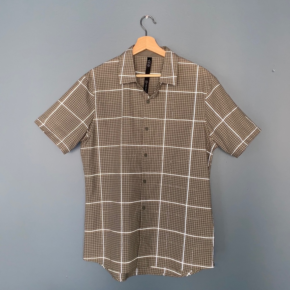 Lululemon Men’s L - Moisture Wicking Collard Shirt